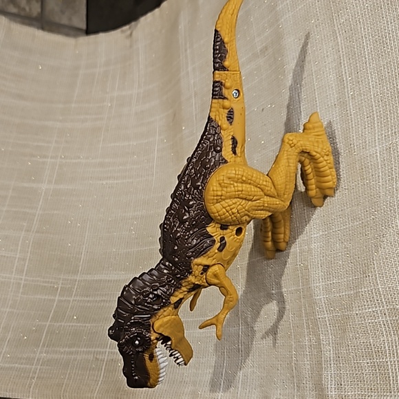 T-Rex Dinosaur Toy Figure - Picture 4 of 8